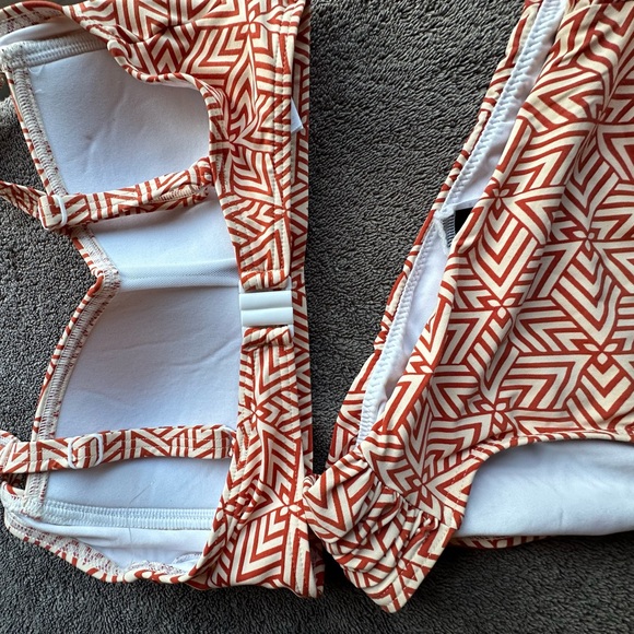 Brand new bathing suit - Picture 2 of 3